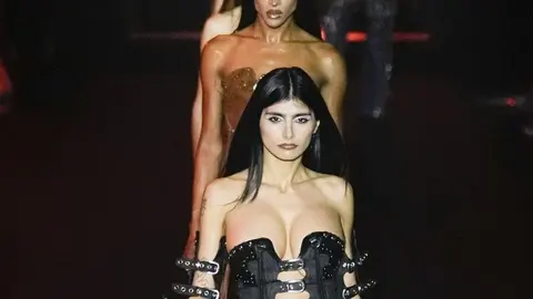 Mía Khalifa, sobre la pasarela de la 080 Barcelona Fashion. (Fuente externa)