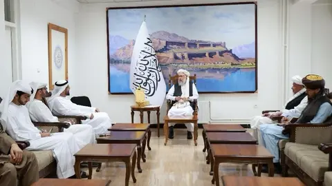 La delegación de Emiratos durante su visita a la capital de Afganistán. (WAM)