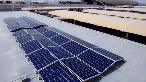 Paneles solares en Dubai. (RTA)