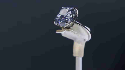 El diamante azul, estrella en Abu Dhabi. (X)