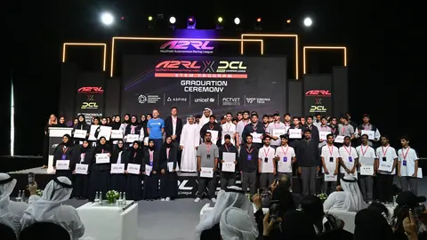 Participantes en la carrera de drones de Abu Dhabi. (WAM)
