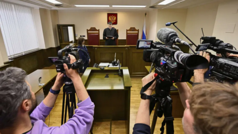 Oleg Nefyodov, juez del Tribunal Supremo de Rusia, da a conocer la decisión de retirar el movimiento talibán de la lista de organizaciones terroristas. (Fuente externa)