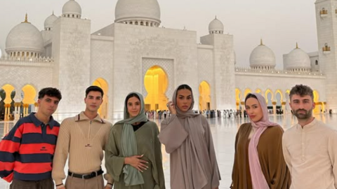 Georgina junto a 'Las queridas' y su hijo mayor. (Instagram)