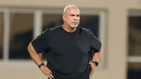 El entrenador Cosmin Olăroiu. (WAM)