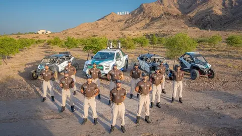 Miembros y equipos del Escuadrón Valiente de la Policía de Dubai. (Dubai Police)