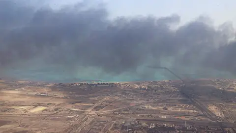 El humo de la explosión en una imagen de X.