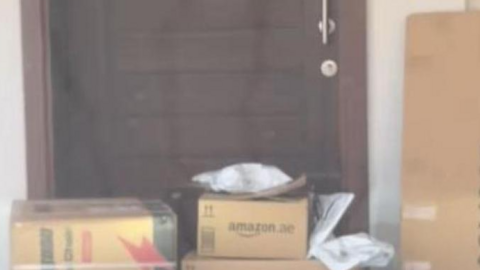 El pedido del español en la puerta de su casa en Dubai. (Tik Tok)