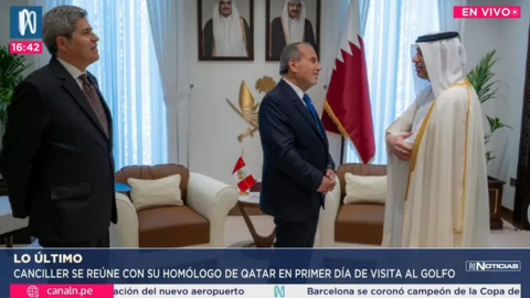 Reunión del canciller peruano, Elmer Schialer, con el primer ministro qatarí, el jeque Mohammed bin Abdulrahman bin Jassim Al Thani, en Doha.