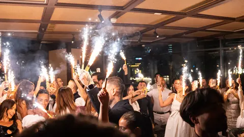 Asistentes inmersos en el vibrante ambiente de Salvaje. (Cedida)