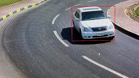 El vehículo estaba monitoreado por sistemas avanzados de vigilancia de seguridad desplegados en las carreteras internas y externas de Sharjah. (Policía de Sharjah)