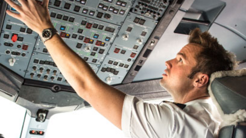 Un primer oficial de Emirates. (Emirates)