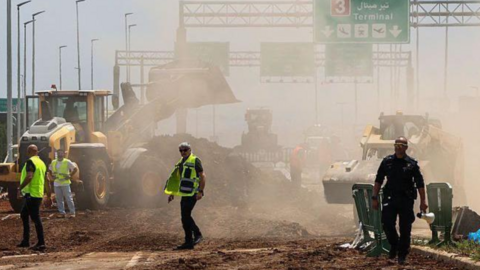 El lugar donde cayó el misil lanzado por los hutíes. (X)