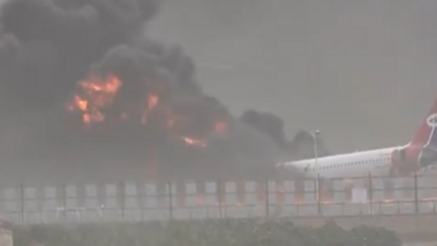 El aeropuerto de la capital de Yemen, Saná tras el ataque de Israel. (X)