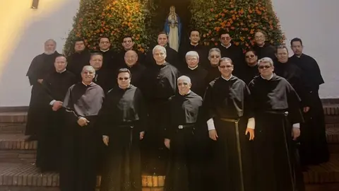 El papa León XIV, durante la visita que llevó a cabo, siendo superior general de la Orden de San Agustín, al Liceo Cervantes Norte en Colombia. (Fuente externa)