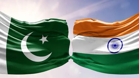 Banderas de India y Pakistán. (WAM)