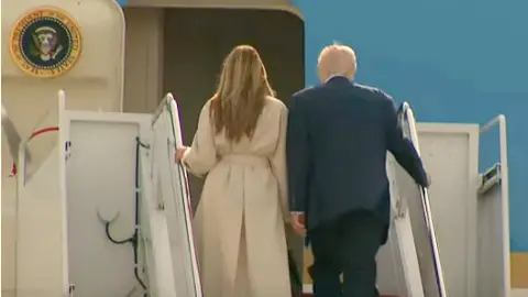Trump pone rumbo a Oriente Medio acompañado de su esposa. (Fuente externa)