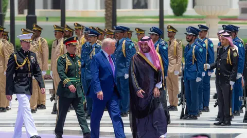 Trump y el príncipe saudí en Riad este martes. (SPA)