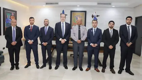 Representantes emiratíes durante la visita a la Policía Nacional dominicana. (Fuente externa)