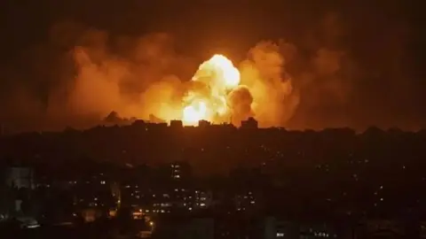 Bombardeo de Israel sobre Irán. (@The_Gaharwar)