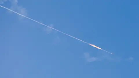 Un misil en el cielo. (X)