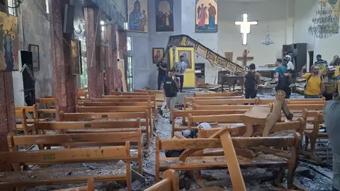 Una imagen de la iglesia tras el atentado. (X)
