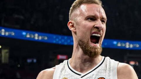 Dzanan Musa con la camiseta del Real Madrid. (Instagram)