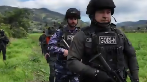 Funcionarios de seguridad en acción durante la operación 'Escudo Verde'. (X)