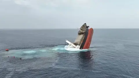 El barcoEternity C hundido en el Mar Rojo. (X)