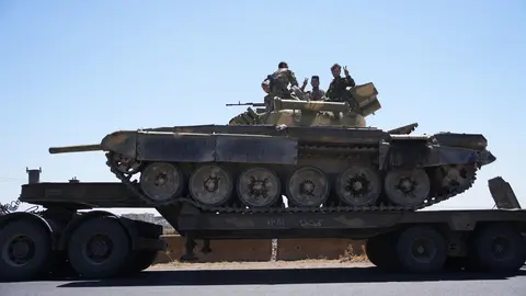 Vehículos militantes en la ciudad meridional siria de Al Sueida. (Fuente externa)