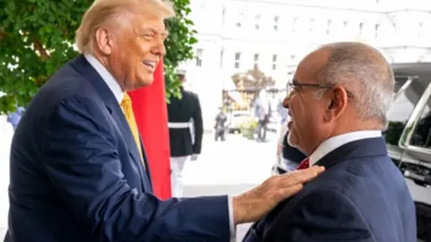 Trump recibe en Washington al príncipe heredero de Baréin. (BNA)