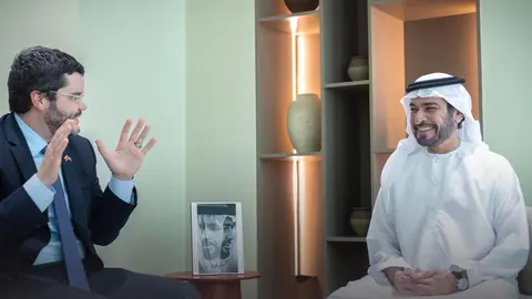 El embajador de Colombia junto al presidente de la Asociación de Fútbol de EAU. (WAM)