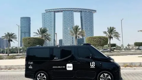 Un taxi autónomo en Abu Dhabi. (WAM)