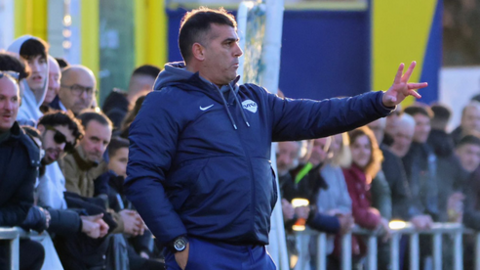 Emilio Fajardo, durante un partido en su etapa al frente del CF Motril. (Fuente externa)