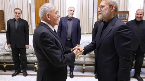 Encuentro de Larijani -derecha- con el presidente de Irak en Bagdad. (IRNA)
