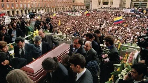 Una imagen del funeral de Miguel Uribe. (X)