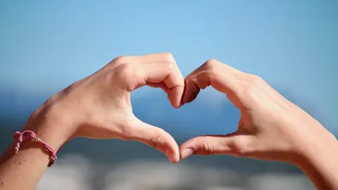 El Grupo de Apoyo en Emiratos Árabes Unidos ha expresado su profunda gratitud a quienes han colaborado en la exitosa iniciativa para ayudar a Ricardo y Camila. (pxhere.com)