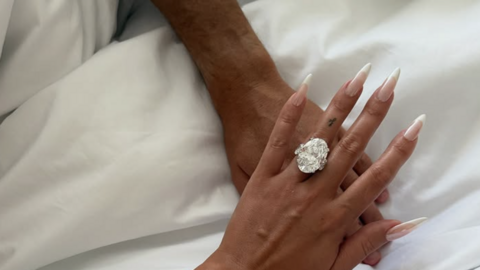 La imagen del anillo de compromiso ha dado la vuelta al mundo. (Instagram)