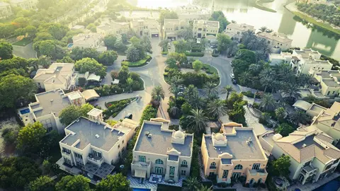 Los precios inmobiliarios en Dubái han aumentado alrededor de un 75 %, situándose en AED 1 750 por pie cuadrado en promedio. (Fuente externa)