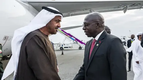 El presidente de EAU llega a Angola. (WAM)