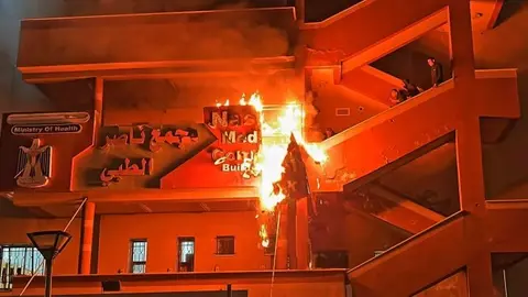 Al menos 20 personas, entre ellas cinco periodistas que trabajaban para medios internacionales, murieron este lunes en un ataque israelí contra el hospital Nasser, en el sur de la Franja de Gaza. (Fuente externa)