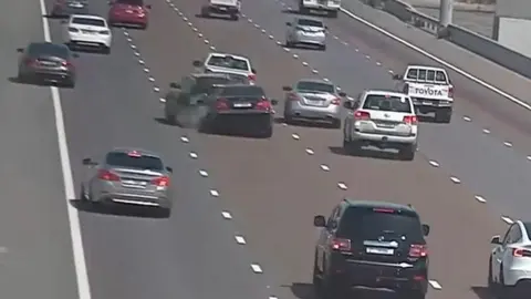 Una captura de pantalla del vídeo difundido por la Policía de Abu Dhabi en Instagram.