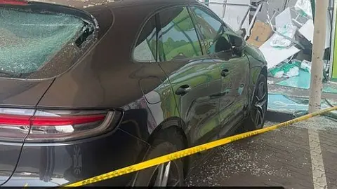 El coche tras el choque. (X)