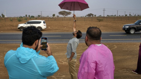 Expatriados en EAU disfrutan de la lluvia. (Fuente externa)