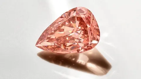 Una joya del cartel de subastas de Sotheby’s en Abu Dhabi. (X)