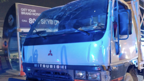 El vehículo involucrado en el siniestro. (Policía de Dubai)