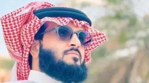 Sattam Fayhan Al Ktafa posa para una fotografía. (Fuente externa)