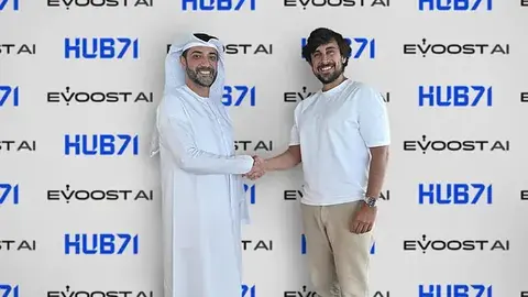 Mohammed Alkhoory, director de marketing de Hub 71, y Cristian Pastrana, cofundador y CEO de eVoost A. (Fuente externa)