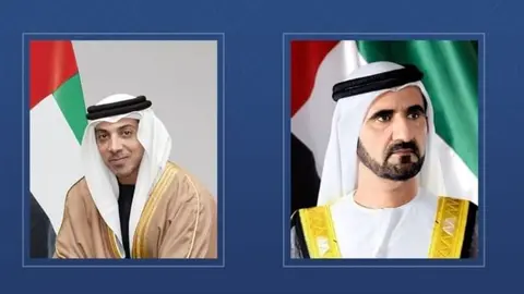 A la derecha, el vicepresidente de EAU y gobernante de Dubai junto al ministro de Exteriores emiratí. (WAM)