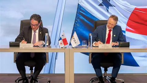 Firma del acuerdo para el lanzamiento de IFZA en Panamá. (Cedida)