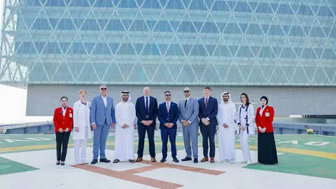 Representantes de la clínica Cleveland y Archer Aviation en Abu Dhabi. (WAM)